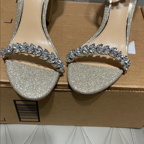 Jewel Badgley Mischka Glittering Silver Heels - Picture 2 of 6